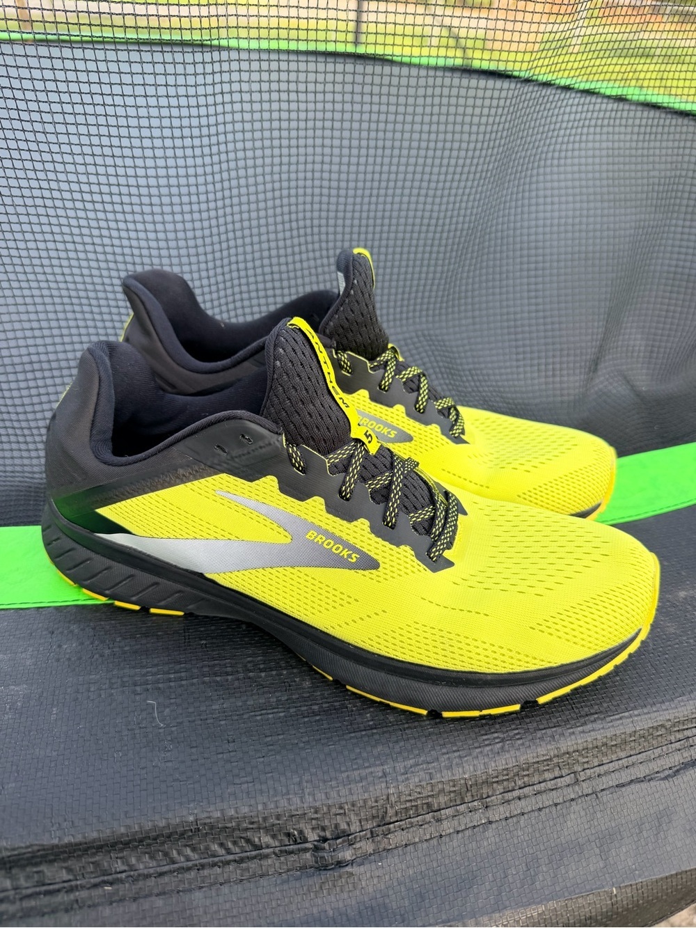 Brooks Anthem 5 Men’s Size 12DUS Yellow Black Running Sneaker Shoes 1103781D749